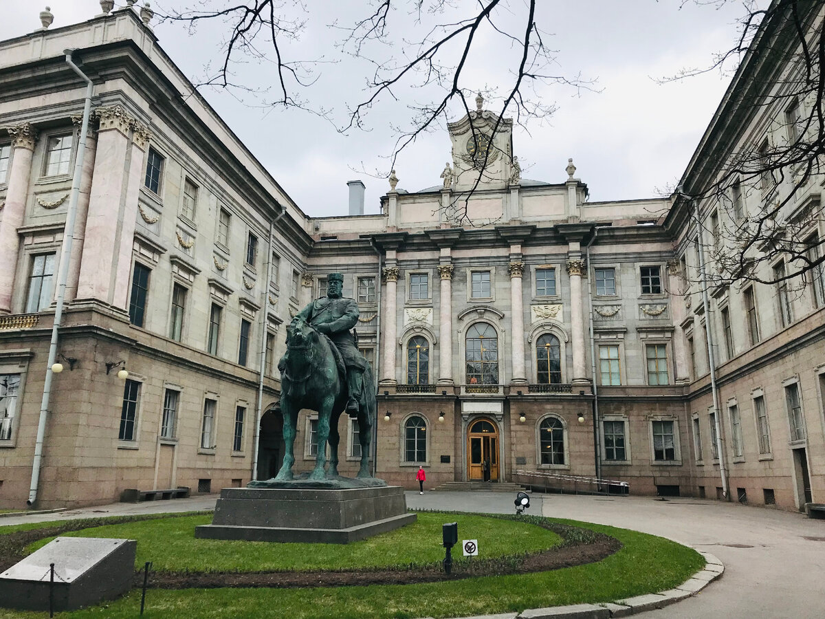 Парадный двор 