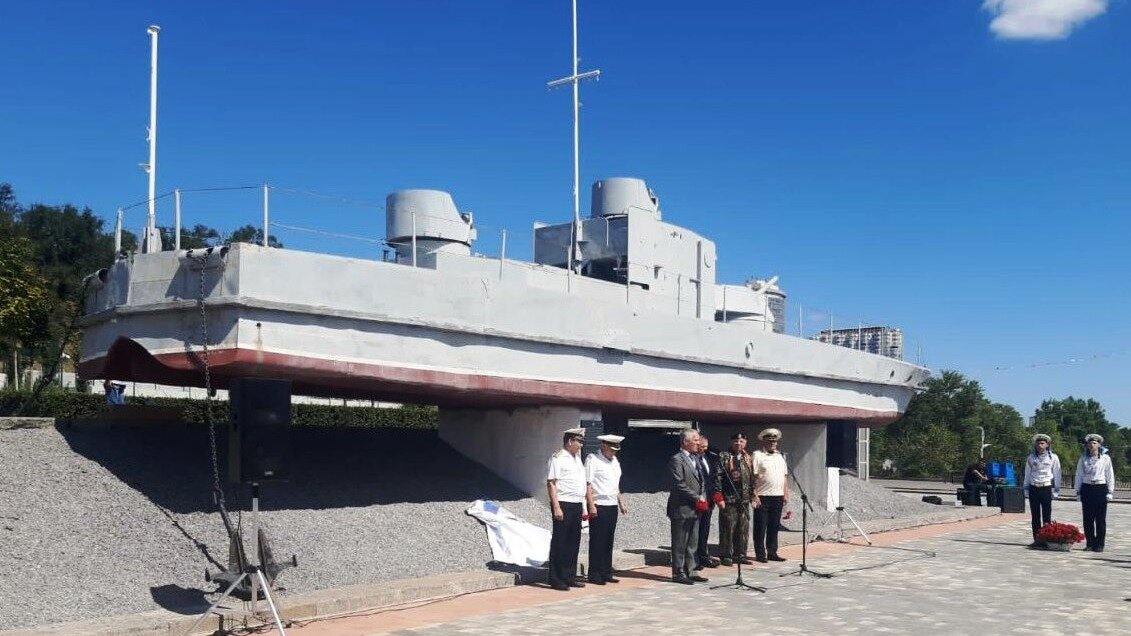     В Волгограде прошли памятные мероприятия в честь Дня военно-морского флота. На набережной почтили память моряков и речников, погибших в годы Великой Отечественной войны.
