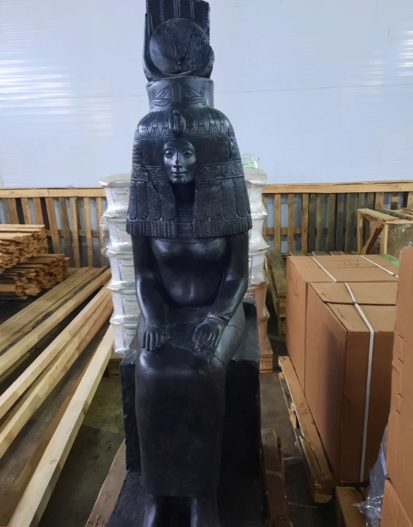 Деревянную обрешетку сотрудники "Байкал Сервис" изготавливали специально под габариты скульптуры.