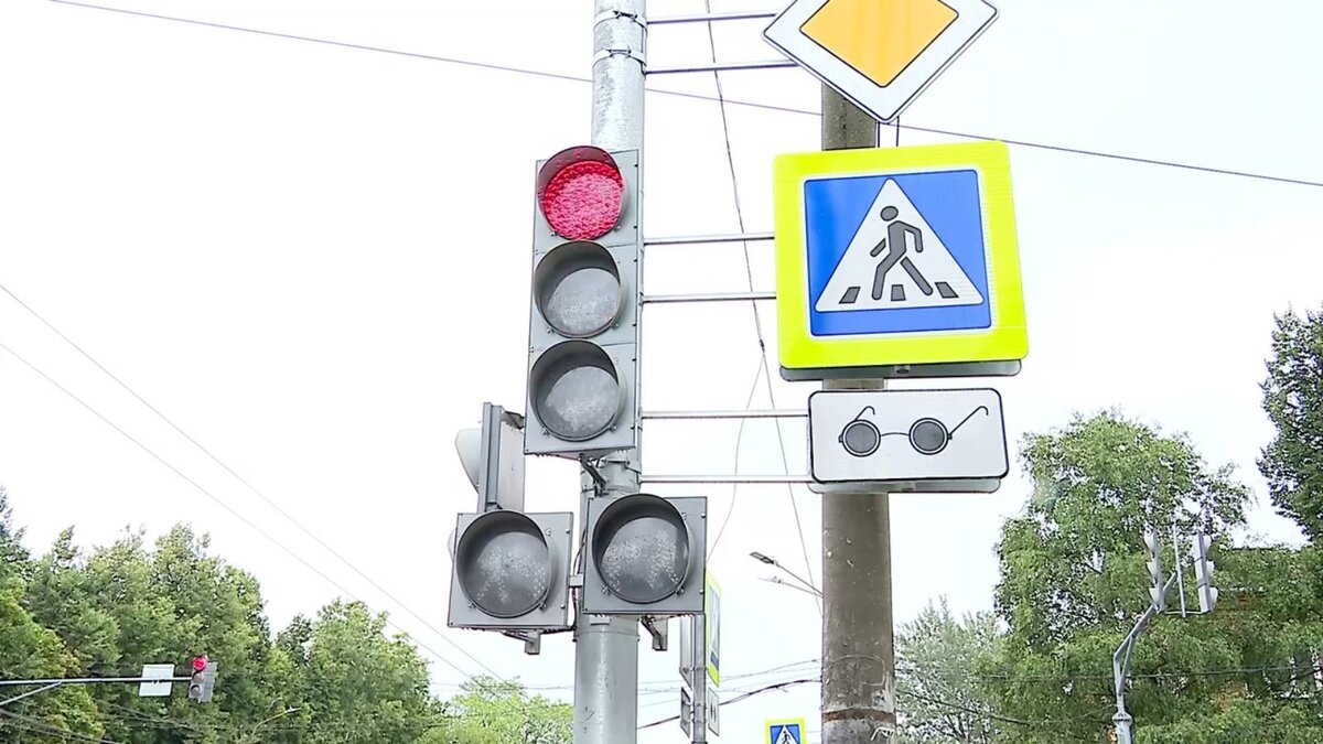     Первый пешеходный переход с озвучиванием улиц появился в Нижнем Новгороде. Об этом сообщил глава города Юрий Шалабаев в своем Telegram-канале.