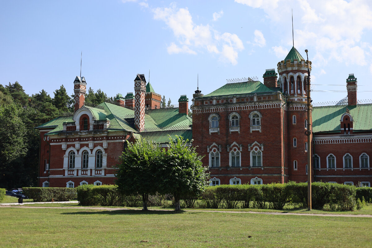 Замок Шереметева в посёлке Юрино Марий-Эл в фотографиях. Снято на Canon RP.  | Татьяна Чебы | Дзен