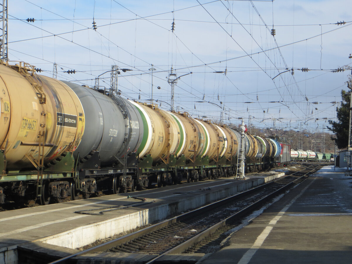 Грузовой состав на 2 пути станции Кавказская