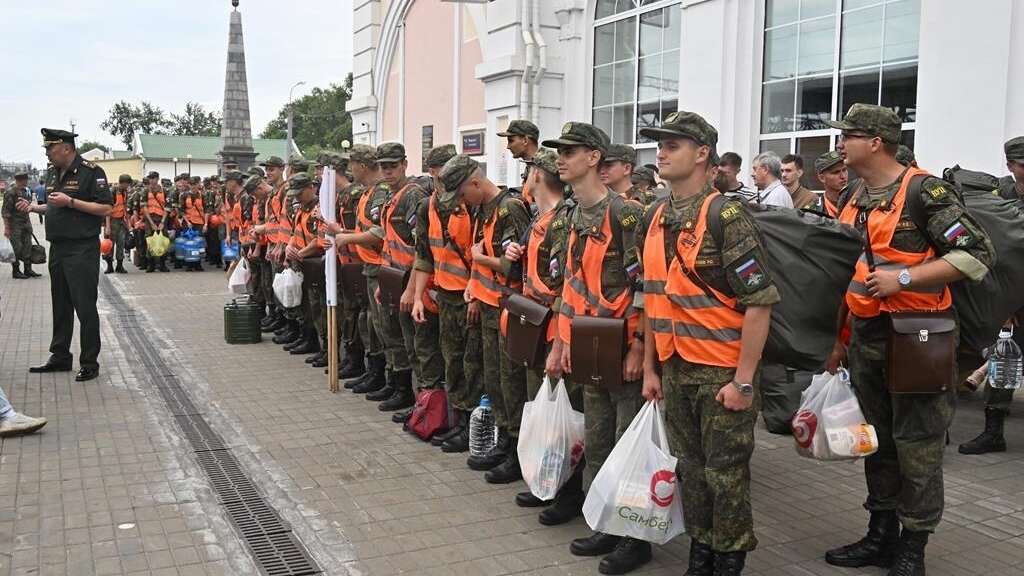     Отправилось 73 человек личного состава Военно-учебного центра.