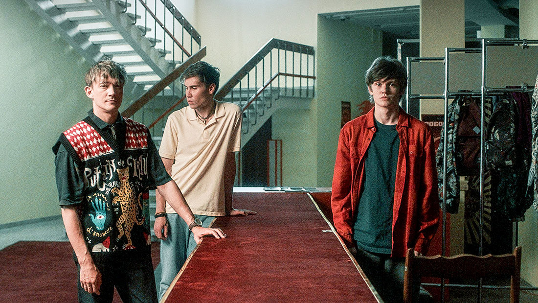 голова жестянка. голова-жестянка фильм 2022 актёры. ледяной демон фильм 2021. голова жестянка. жестянка арт.