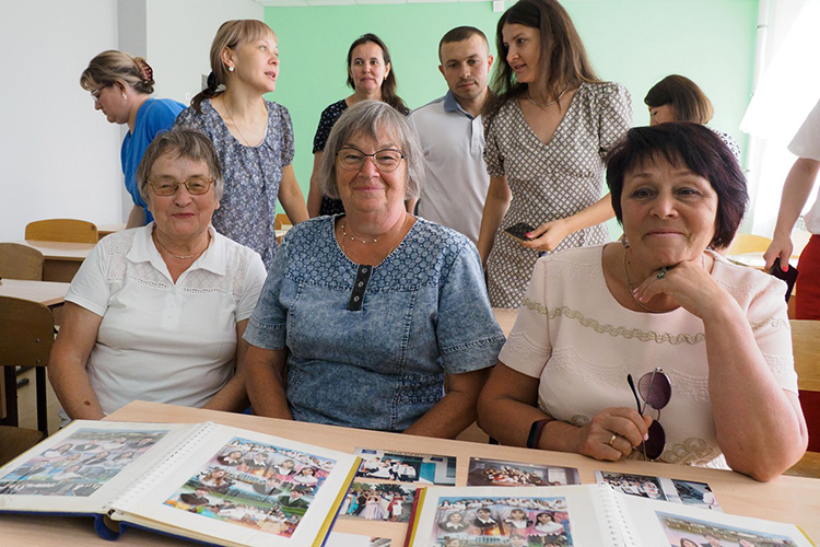 По приезде в Мамадыш «БИЗНЕС Online» первым делом предложили заехать в школу, где и учился Герой России Ирек Магасумов. Его одноклассники и бывшие учителя, узнав о подвиге своего выпускника, решили, что надо вместе собраться и обсудить столь историческое событие