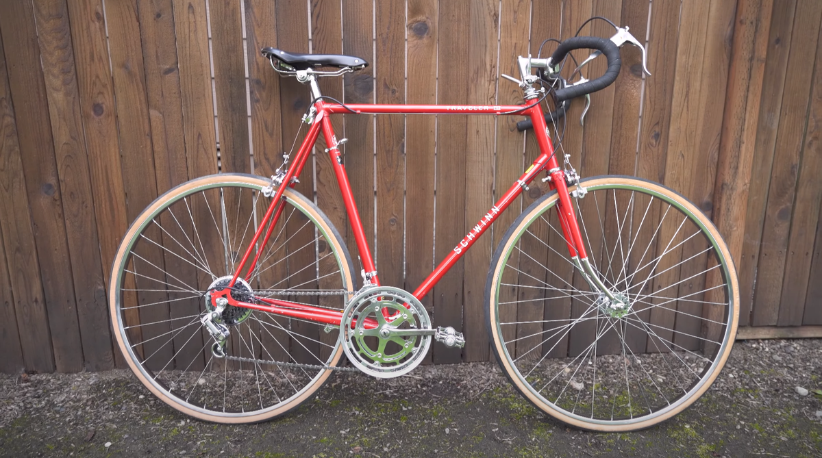 Это туринговый велосипед из 1970-х годов.