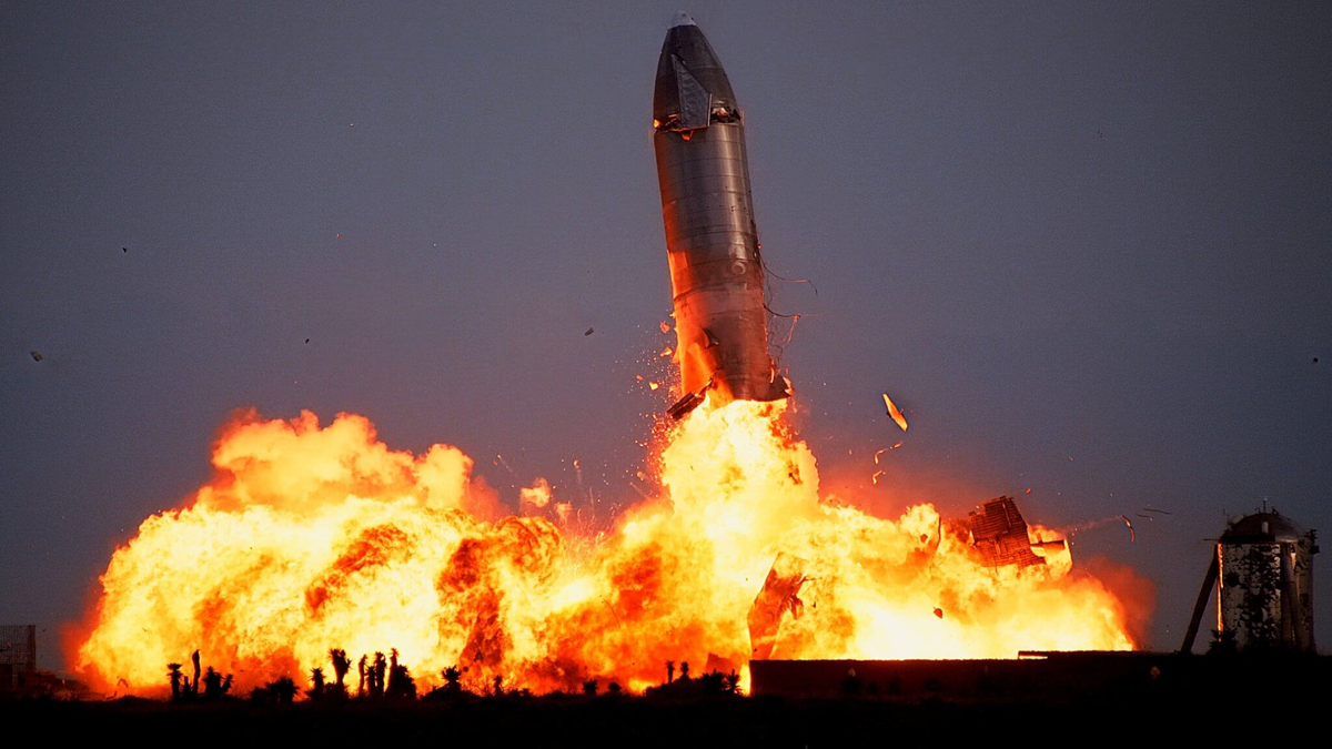 Неудачный полет в космос. SPACEX Starship sn10. Корабль Старшип Илона маска. Взрыв Starship. Starship SPACEX взорвался.