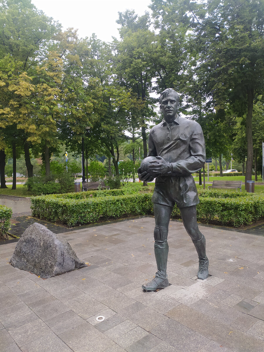 Скульптура Льва Яшина