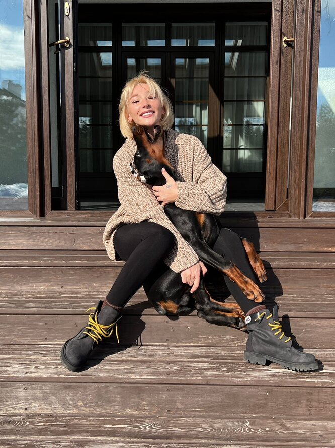 Анастасия Ивлеева и доберман Юра
