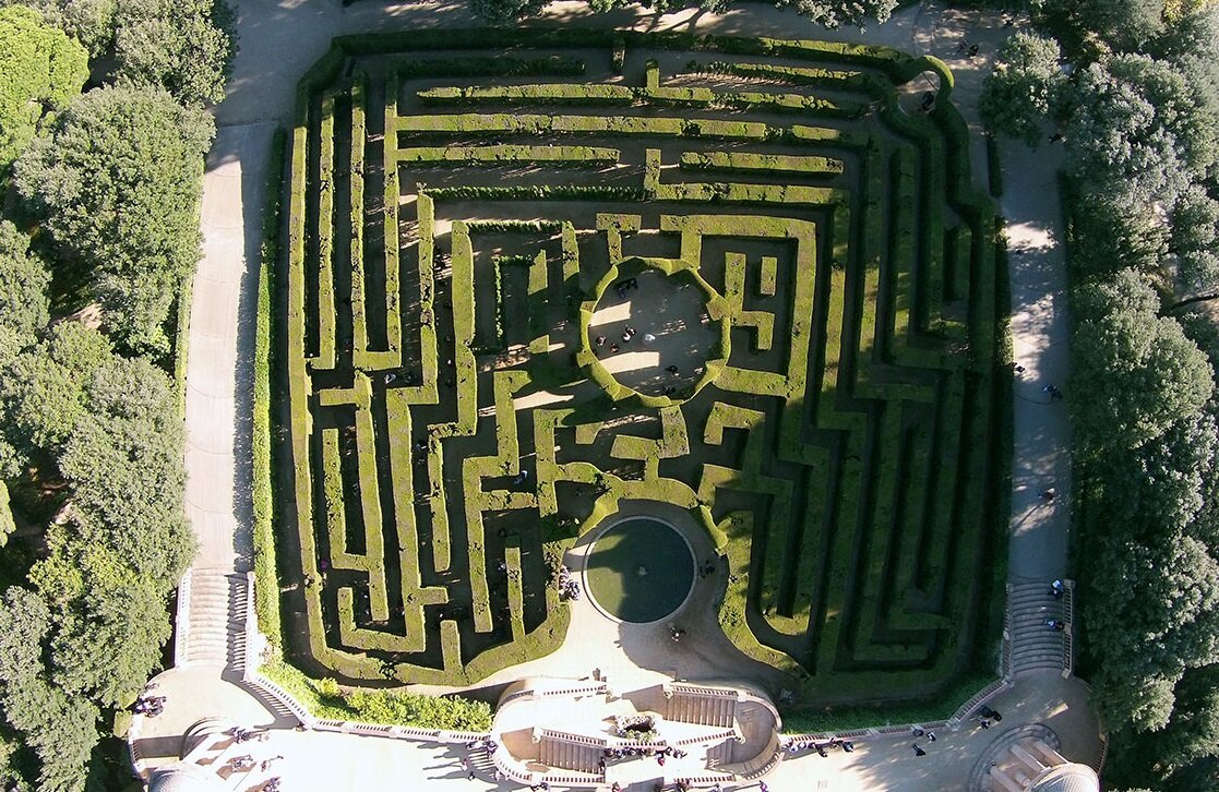 Лабиринт тракуэйр шотландия. Лабиринт чехия. Кукурузный лабиринт конфигурация. Лабиринт чехия. Парк лабиринт истра.