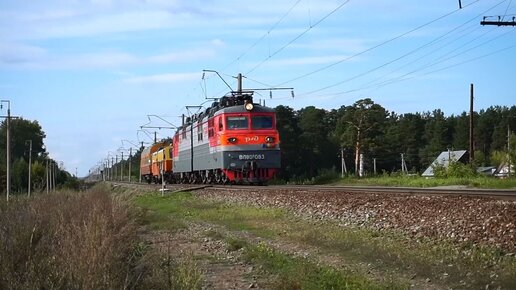 Электровоз ВЛ80С-083 с рабочим поездом.