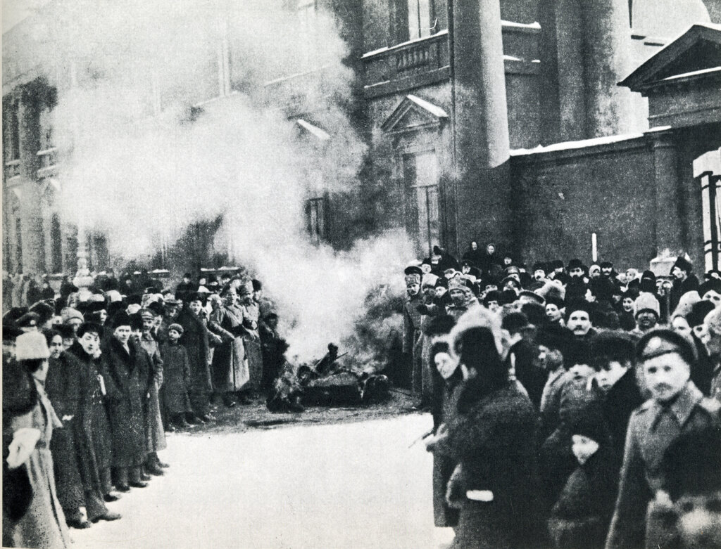 Сжигание царских символов, 1917 год