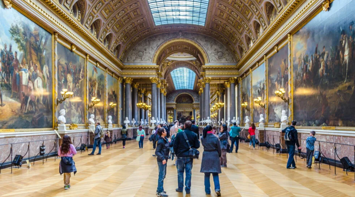 Museums of the world collections. Художественный музей Лувр. Галерея в Париже Лувр. Николя Ролен. Музей Лувр в Париже открытие.