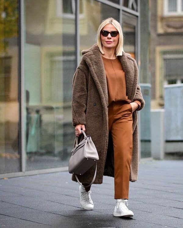 Мода для женщин за 50 в 2023 году осень-зима: модные тенденции, фото, новинки в одежде, тренды