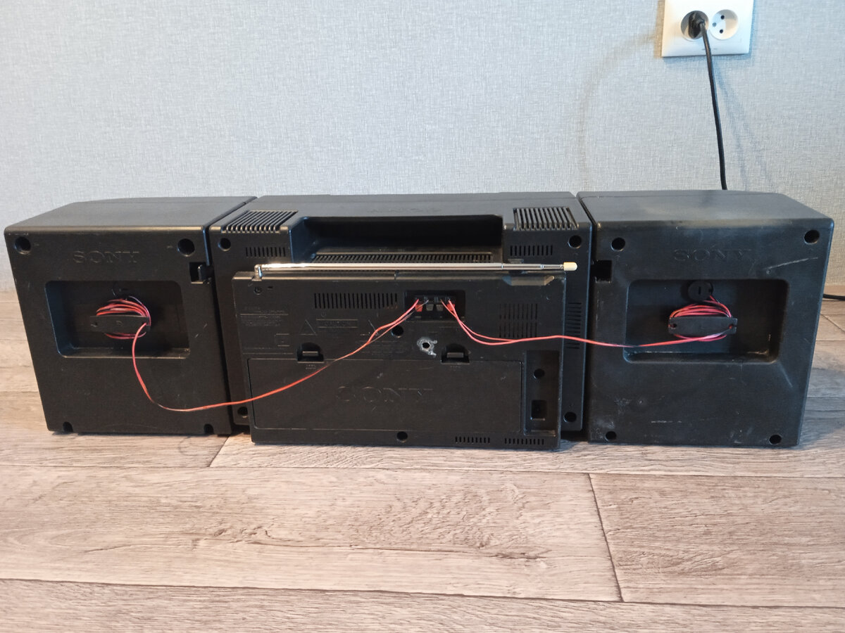 Магнитола Sony CFS717S обратная сторона.