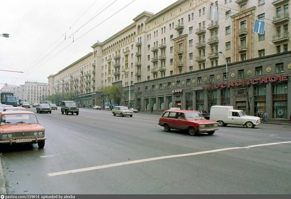 Тверская улица, 1990-е. Кафе "Московское".
