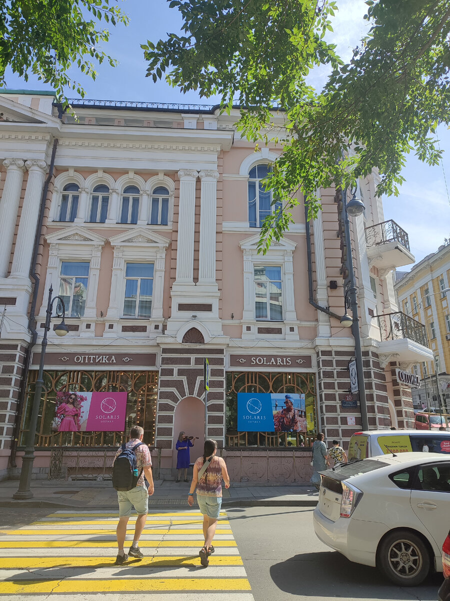 Возможно. где-то здесь находились магазины. Фото автора.