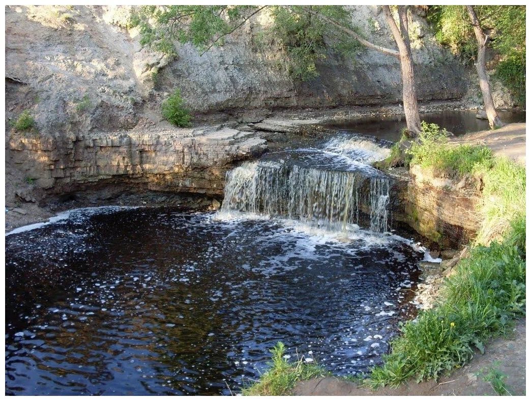 В процессе раскопки и расспросов смогла найти пару фото. Спасибо одноклассникам, что хранят старые фото-альбомы. Водопад на Саблинке 2010 год