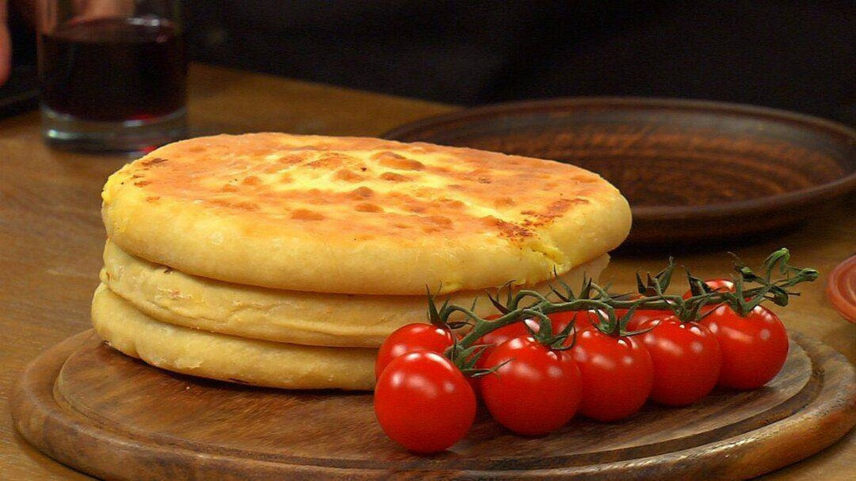 Хачапури с брынзой и сулугуни