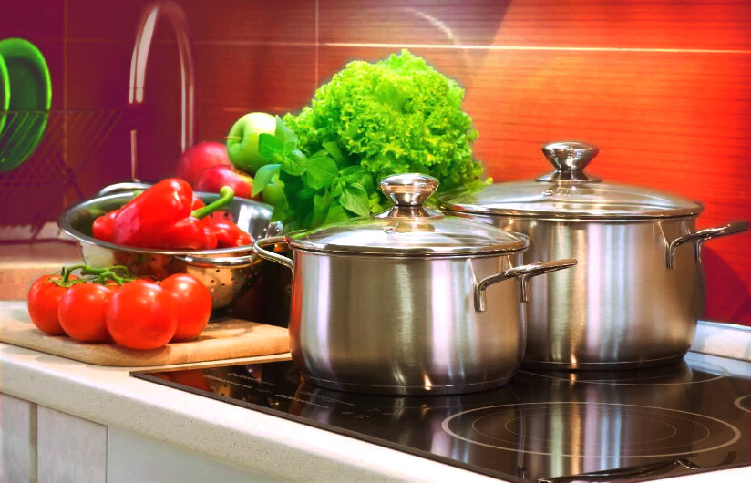 Кастрюли на плите. Исходное изображение найдено на handynews.ru. 