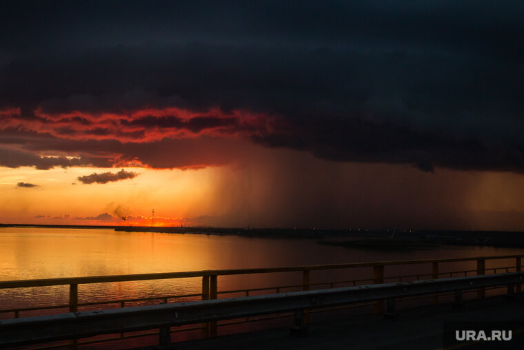    Жителям рекомендуется оставаться в безопасном месте