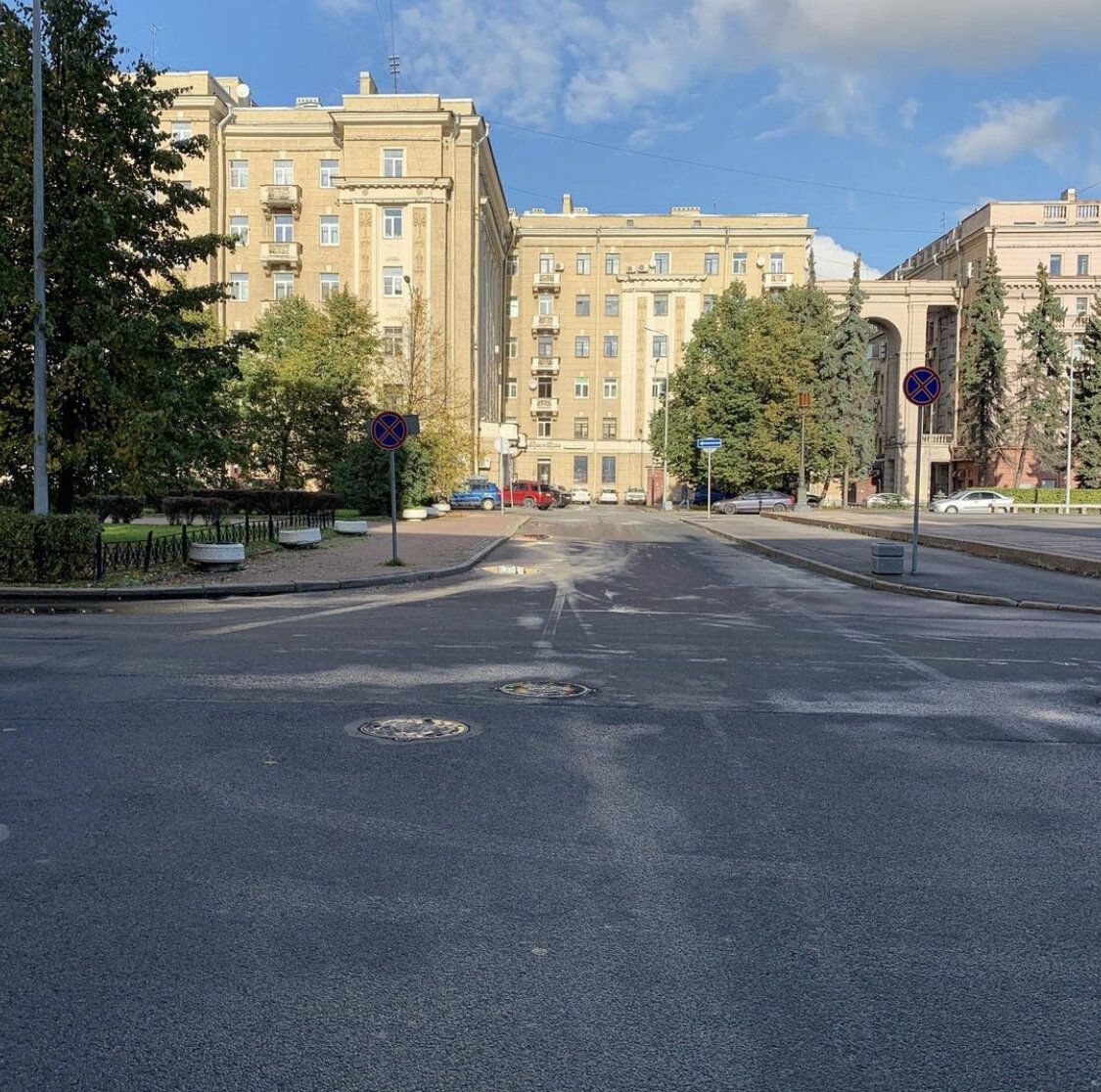 Сталинки на площади Чернышевского в Московском районе. Балкон внутри арки и  открытые террасы | stalinka_na_chernoi | Дзен