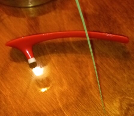 а этот рожок для обуви, оказывается, бонусом к золотым туфлям шел! Обалдеть...