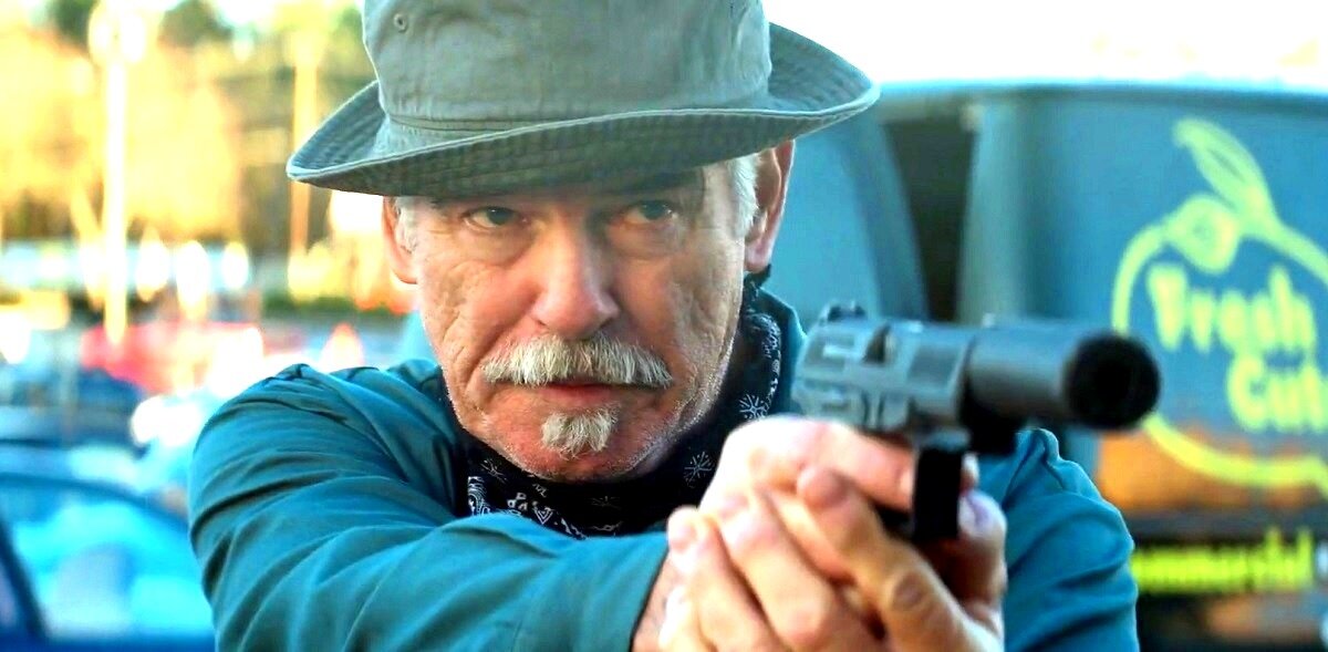 После удручающе скучной роли Броснана в "Черном Адаме" его возвращение к коронным ролям нормальных интеллигентно-крутых мужиков (дедушек) можно только приветствовать.