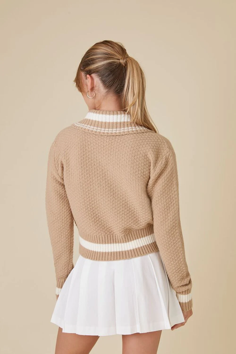 Бежевые пуловеры с белыми полосками. Схемы