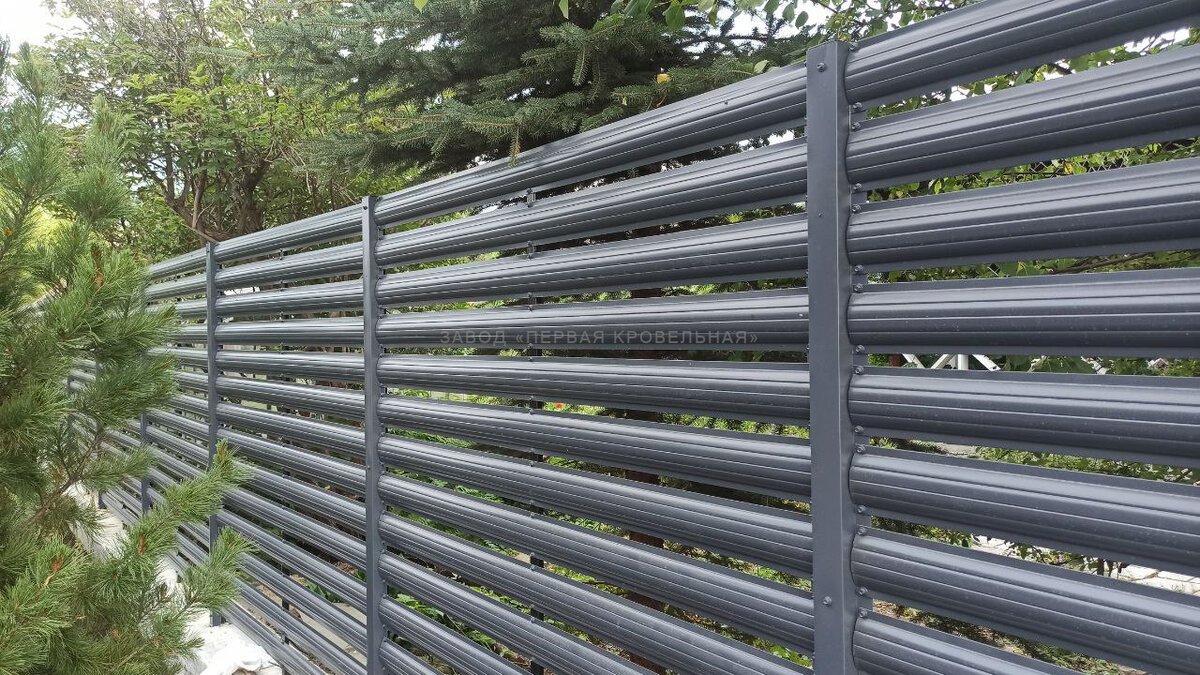 Забор в стиле "Ранчо" из металлического штакетника