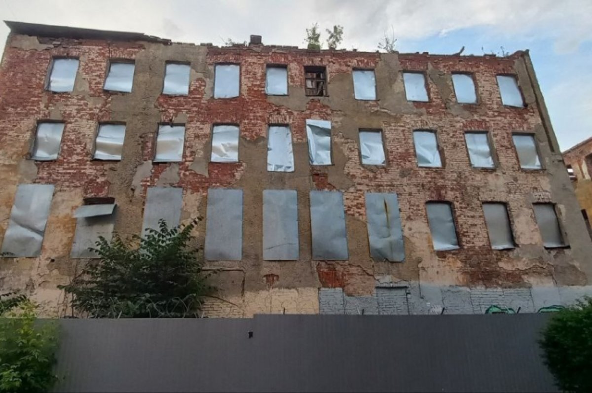    В КГИОП объяснили, что флигель Дома Фокина сносят из-за его аварийности