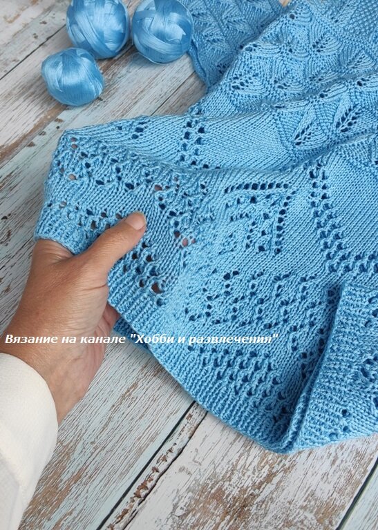 Вязаный топ с ажурный узором.
