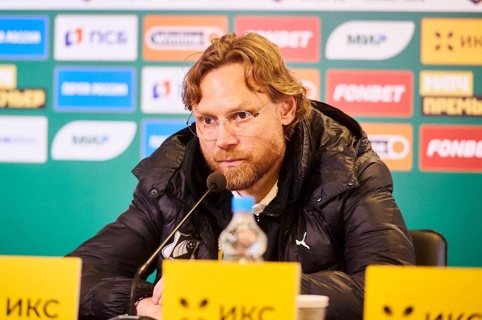    Валерий Карпин на пресс-конференции после поражения с ЦСКА, которое принесло "Ростову" четвертое место в сезоне. Фото: пресс-служба ФК "Ростов"