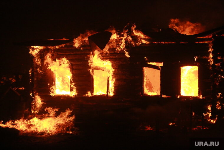    Огонь из Шайдурихи способен добраться до соседнего села (архивное фото)