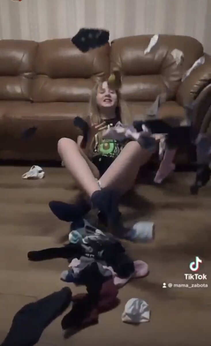 Дочка и носки