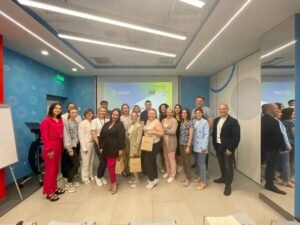 Красноярске Сбер интегрировался с темой финансовой грамотности в федеральный День молодежи. Омские волонтеры Сбера организовали встречи для самозанятых, на которых рассказывали о социальном пакете для этой категории предпринимателей и способах его получения.Например, сотрудники Кемеровского отделения банка совместно с региональным Минфином провели мероприятие, охватившее свыше двухсот человек в городе Топки, а в📷
