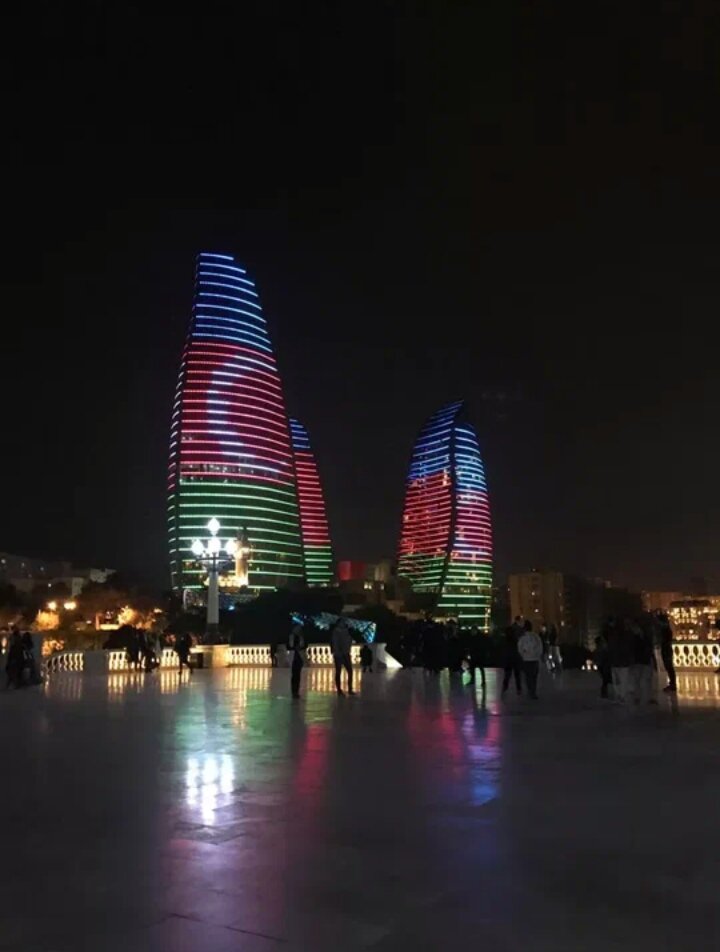 Пламенные башни в Баку