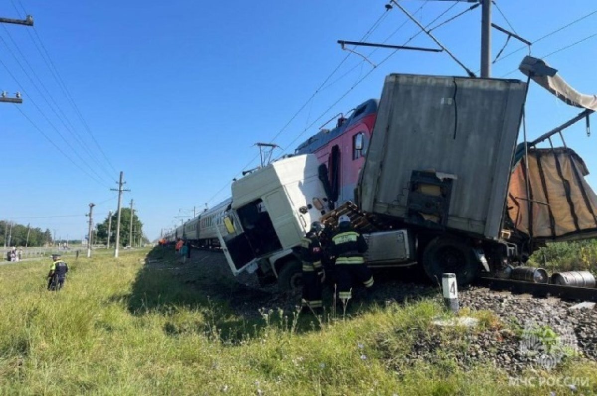    Водитель фуры, попавший под поезд в Северной Осетии, госпитализирован