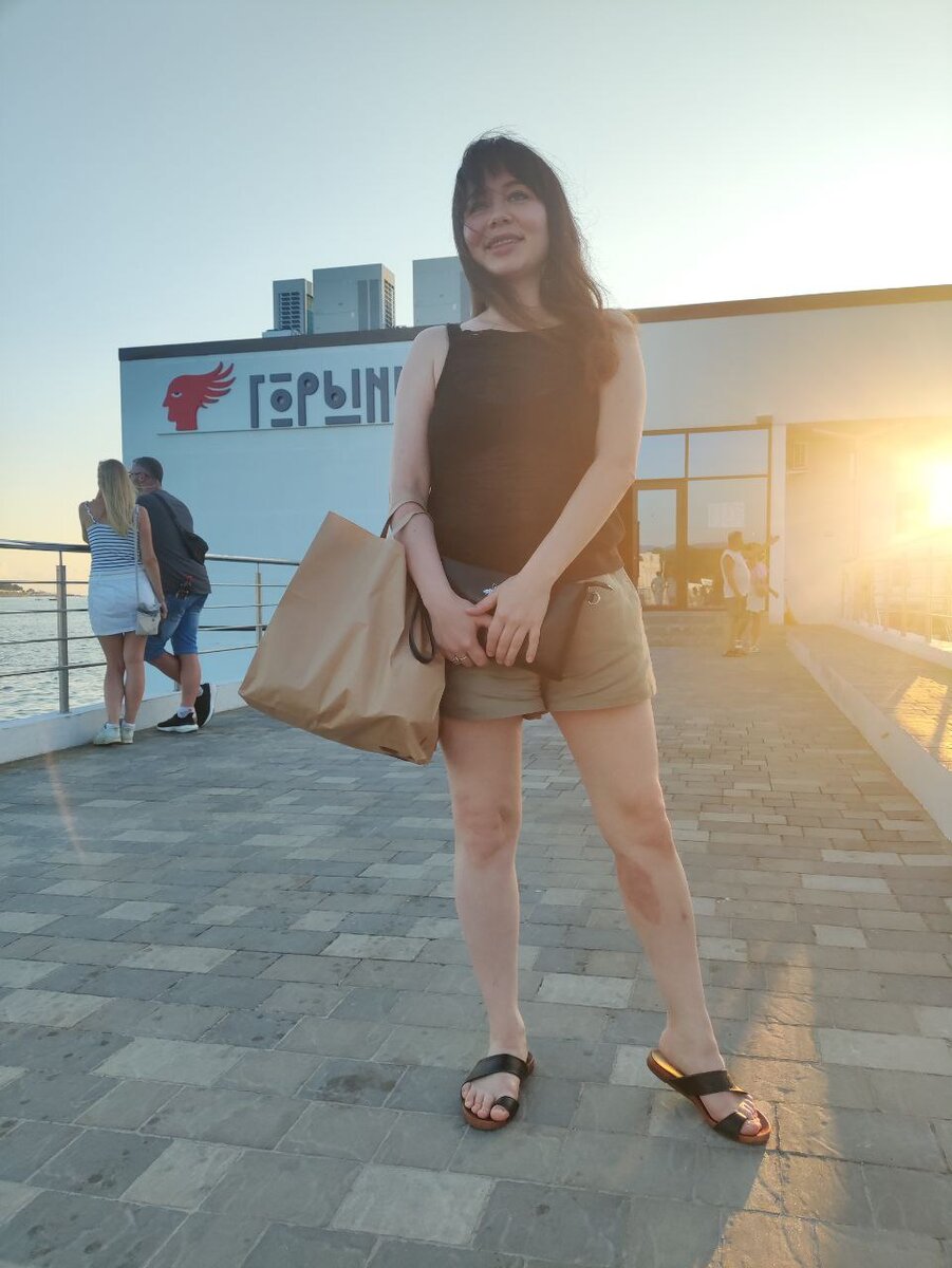 Довольная я. В пакете 2 буханки хлеба из «Горыныча»