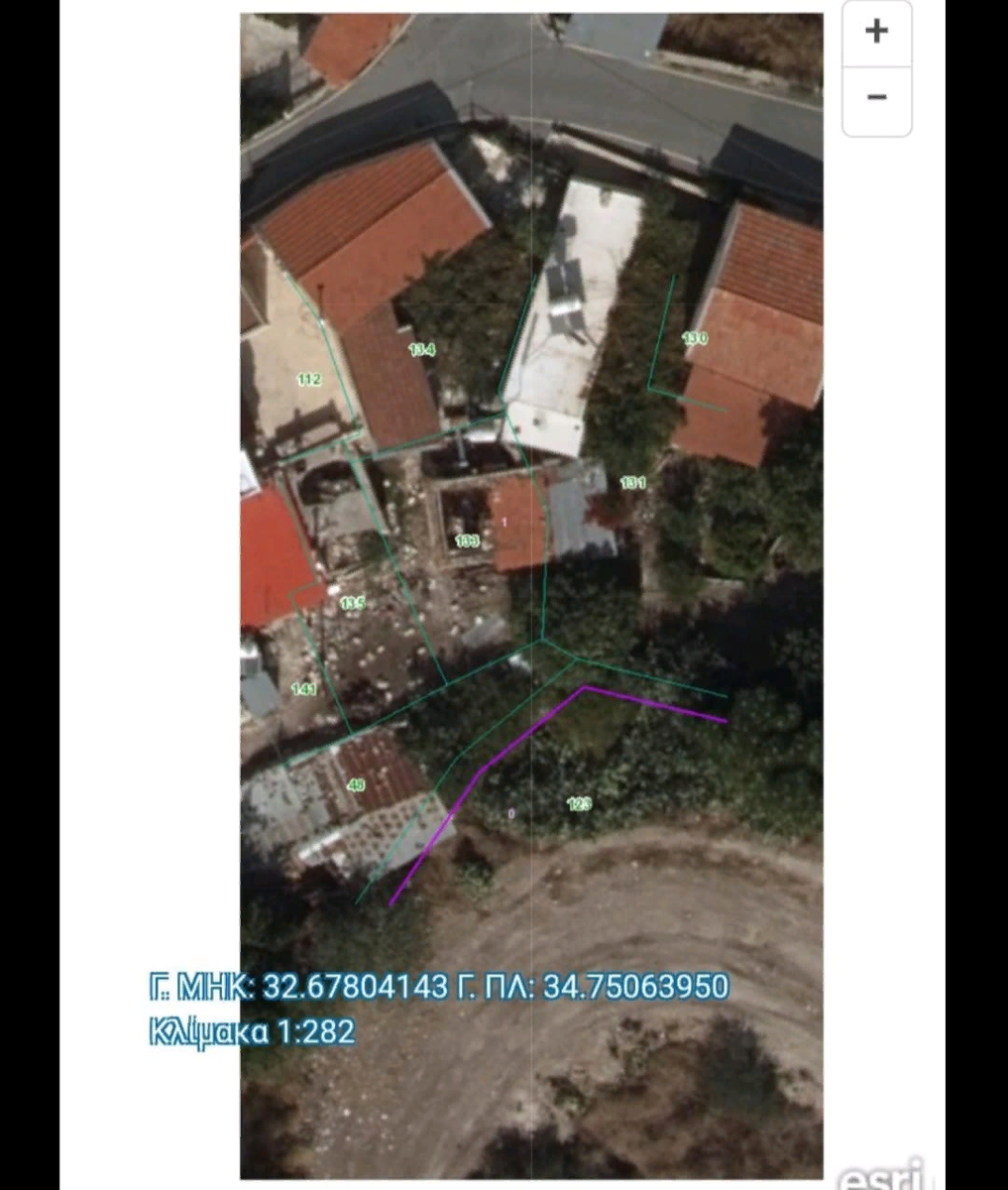 Итак, в продаже у нас скромный домик под реставрацию