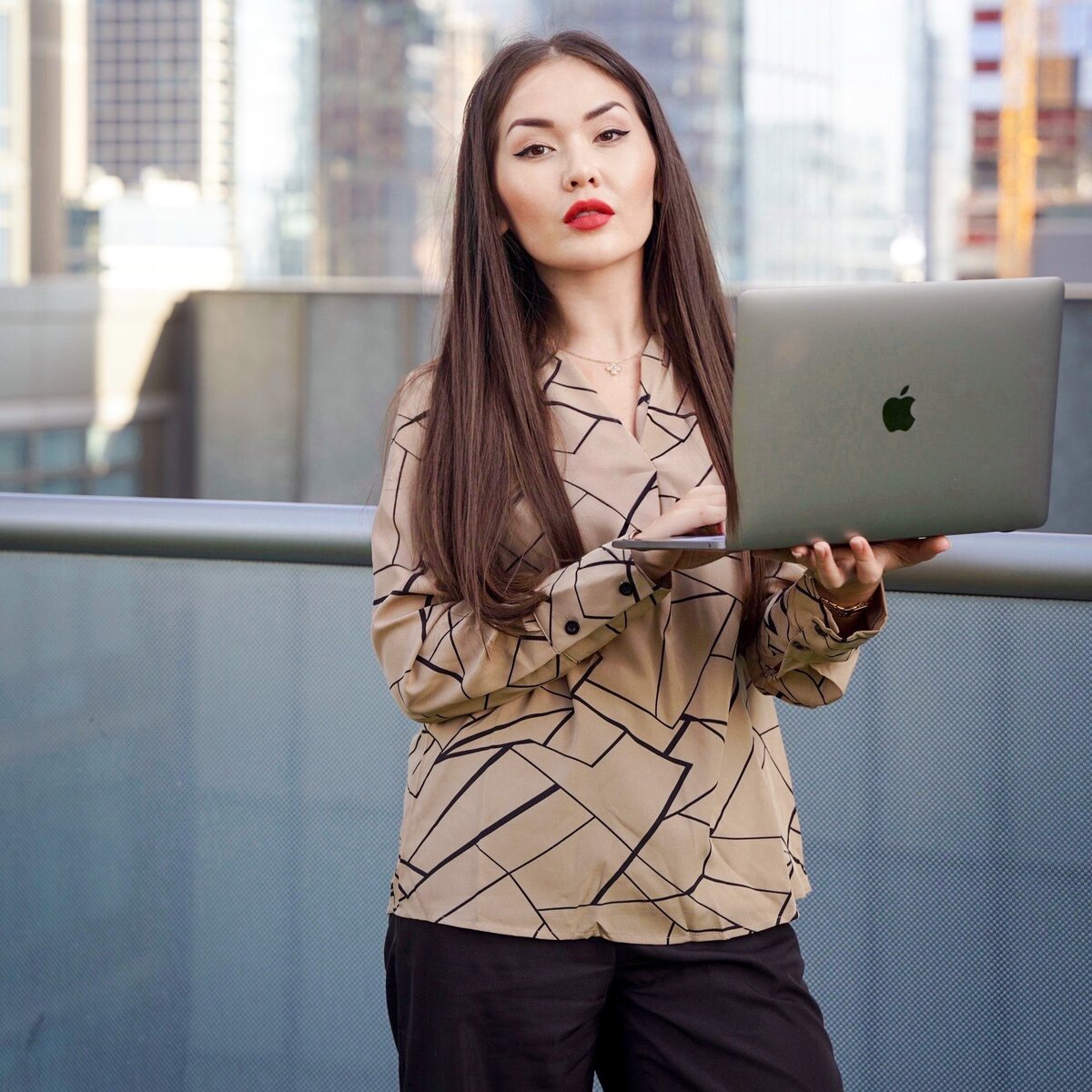 Иммиграционный адвокат в США - Айя Балтабек