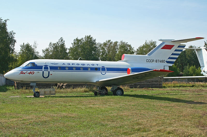 Як-40