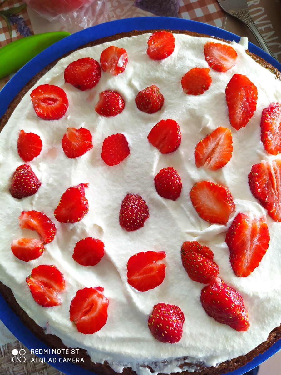 Ягоды в рецепте не присутствуют, добавила сама, с ними вкус интереснее. 