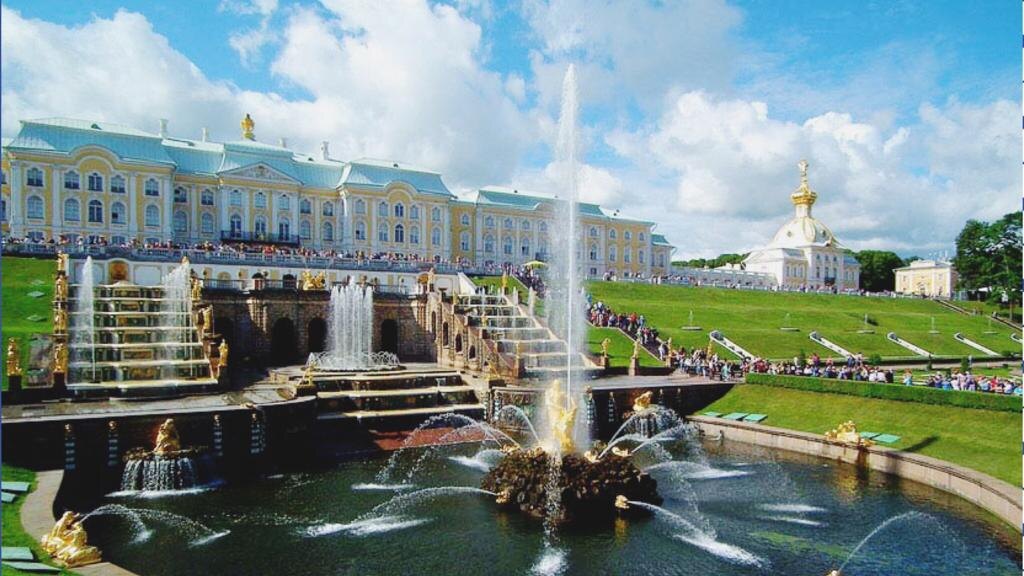 Вид на главный дворец