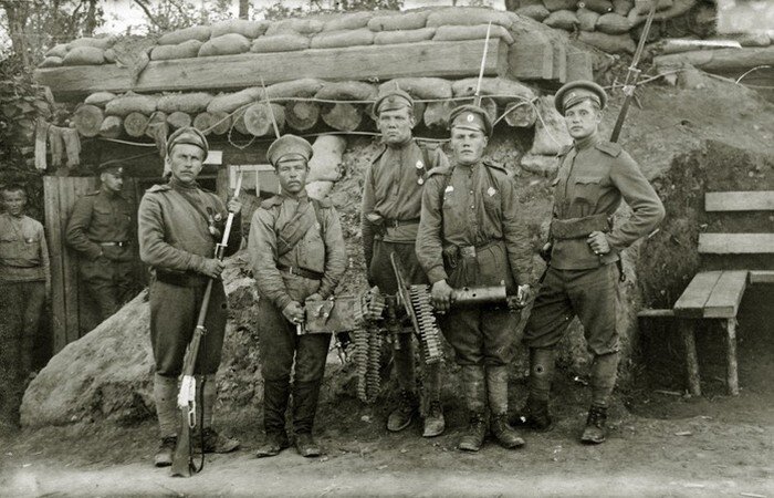 Русские солдаты на Балканах, август 1917 года. фото из ria.ru