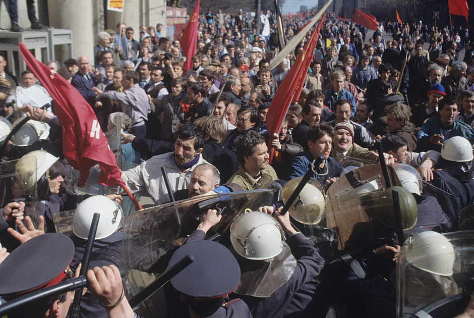 События 10 октября. Кровавый Первомай 1993 года в Москве. Первомайская демонстрация 1993 года в Москве. Первомайское побоище 1993.