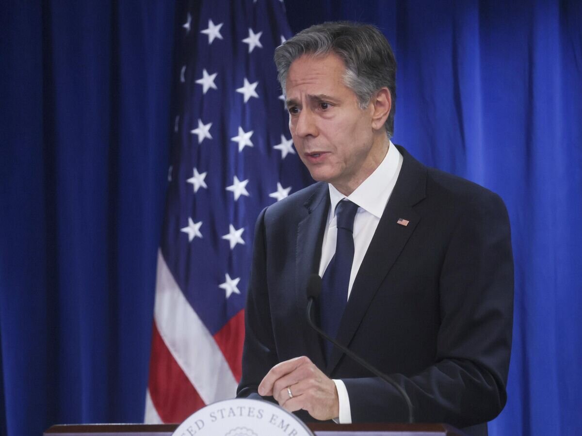    Госсекретарь США Энтони Блинкен во время пресс-конференции в американском центре при посольстве США в Пекине© AP Photo / Leah Millis