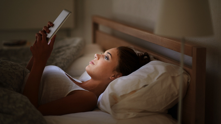 Как правильно читать на телефоне, чтобы не «посадить» зрение
