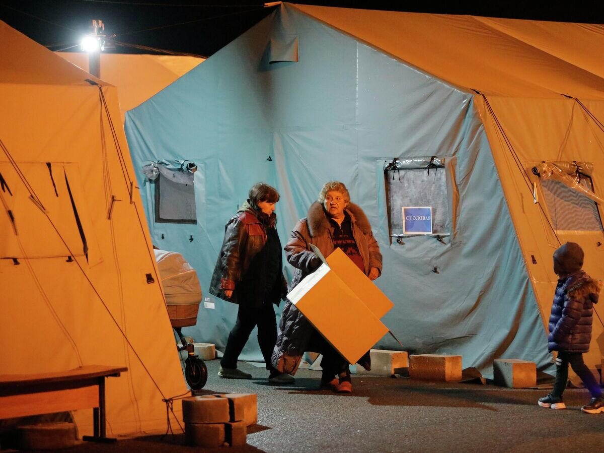    Беженцы из Украины в пункте временного размещения на территории автоспортивного комплекса "Вираж" в Белгороде© РИА Новости / Таисия Лисковец