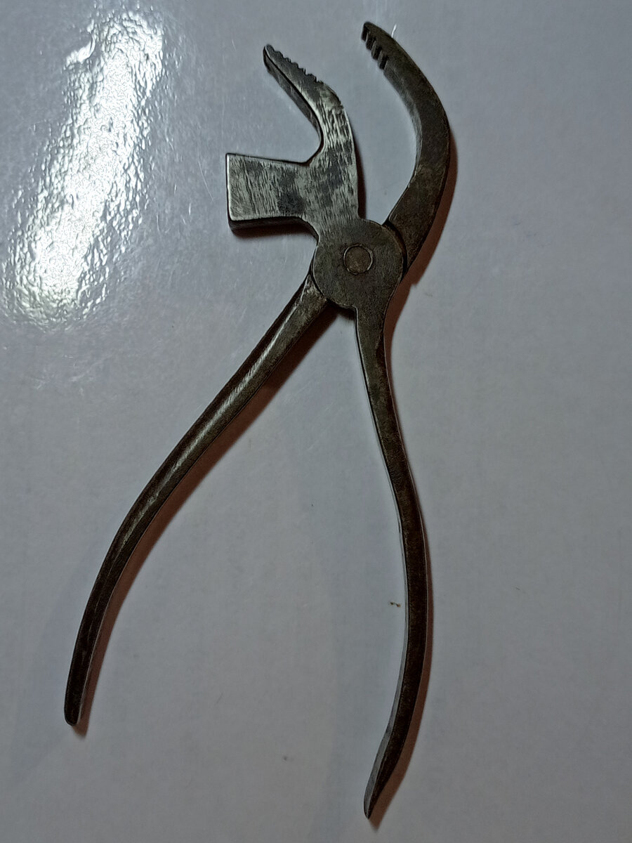 Вес - 0,73кг. Длина - 220мм.